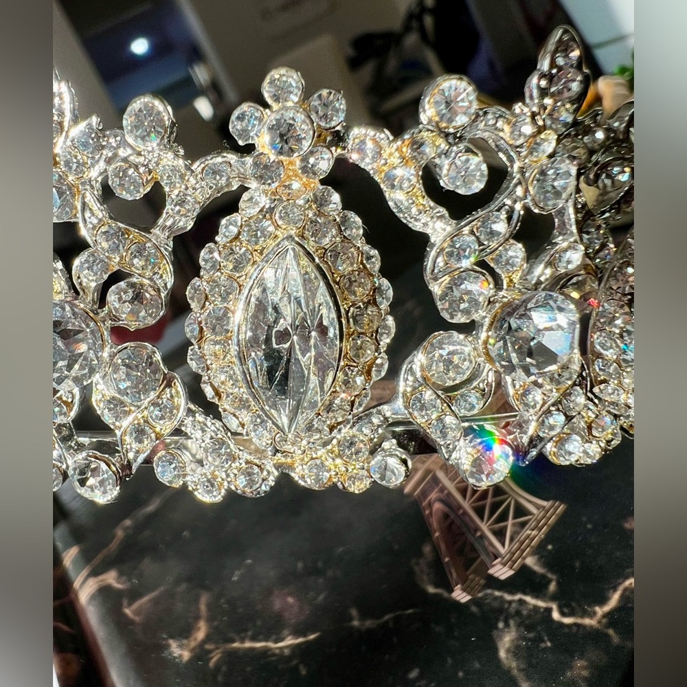David’s Bridal Crown - Picture 8 of 10